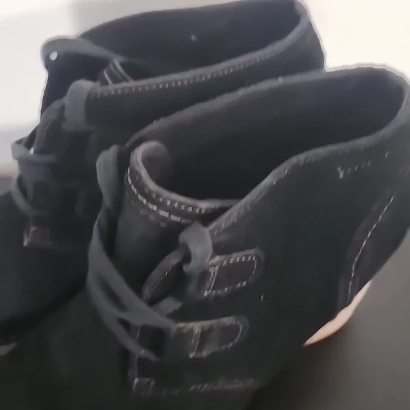 Clarks Artisan Heel Ankle Booties, Black Size9.5 - Picture 10 of 10